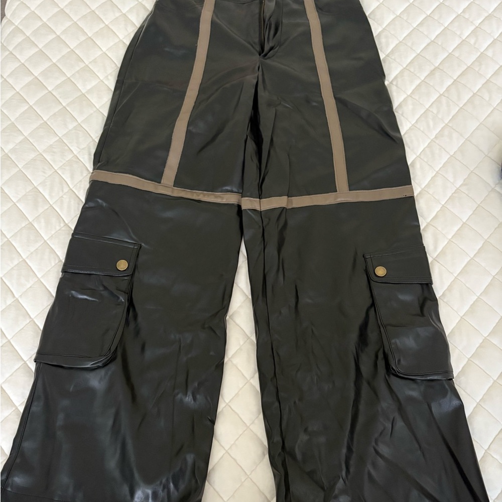Forever 21 Black and Brown Cargo Pants